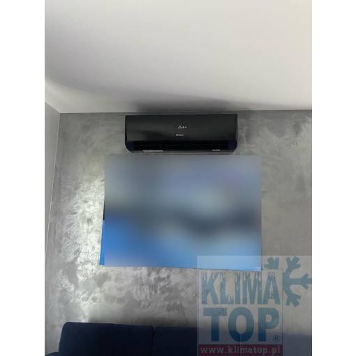 Klimatyzator ścienny Gree GWH12YC-K6 (AS12FB) AMBER STANDARD FULL BLACK - zdjęcie z montażu w Warszawie